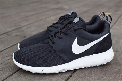 nike roshe run schwarz weiß grau|Nike Roshe Run Sneakers .